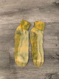 Green & Gold Adult Men's Ankle TieDye Socks. 🧦  These socks are so soft and cozy and with the two tone that the brand provides you won't be able to resist wearing them even when it's warm just to have those funky feet 👣🧦 #TieDye. #Socks. #TieDyeSocks. #Gold. #Green. Tie Dye Socks, Tie And Dye, Mens Casual, Casual Socks, Green Gold, Green And Gold, Two Tone, Porter, Tie Dye