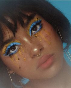 Cool Makeup Designs, Ocean Makeup, Kali Ledger, Alien Make-up, Halloween Women Makeup, Editorial Make-up, Hippie Makeup, Intense Makeup, Make Up Gold