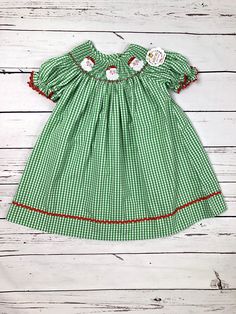 Three Santa Claus heads in bright gingham fabric smocked dress Christmas Smocked Outfits, Smocked Christmas Dresses, Green Santa, Baby G, Gingham Fabric, Baby Dresses, Smocked Dress, Sewing Project, Future Baby