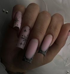 Winter Nails Design Ideas Simple, Christmas Elegant Nails, Black Christmas Nails Winter, Square Nails Christmas, Simple Christmas Nails Winter, Winter Nails Pink, Sequins Nails, Nails Wallpaper, Unghie Sfumate