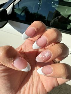 Ariana Grande French Tip Nails, Christmas Nails Designs Almond, Christmas Nails French Tip Snowflake, Blue French Nails With Snowflakes, Christmas Nail Ideas French Tips, White Snowflake Nail Design, Light Blue French Tips With Snowflakes, French Tips With Snowflakes Nails, Snowflake Nails With French Tip