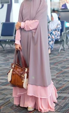 A beautiful dress for hijab Simple Burqa Design, Abaya Dress Design, Simple Abaya Designs, Simple Abaya, Fashion Abaya, Moslem Fashion, Abaya Design