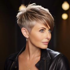 Edgy Pixie with Long Bangs Pixy Hairstyles, Hairstyles For Thinning Hair, Funky Short Hair, Short Hair Images, Chop Chop, Journal Books