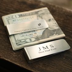 This money clip is the perfect gift for dad! It features a strong clip design to securely store and organize bills, helping you to stay organized. Its stainless steel construction is durable and long-lasting. A unique engraved quote is included on the clip, making it the perfect way to show dad just how much you care. This stainless steel money clip is a great keepsake that can be personalized in just your perfect way. Father's Day, A Best Man/Groomsman Gift, Wedding Gift, Christmas Gift or Birt Gold Bar Necklace Personalized, Custom Initial Necklace, Bracelet Initial, Bar Necklace Personalized, Groomsman Gift, Money Clips, Personalized Bridesmaid Gifts, Monogram Styles, Custom Initials