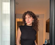 Wispy Curly Hair, Curly Hair With Curtain Bangs, Clean Girl Skincare, Vogue Hairstyles, Vogue Hair, Curly Hair Aesthetic, Girl Skincare, Natural Curly Hair Cuts, Hair Aesthetic