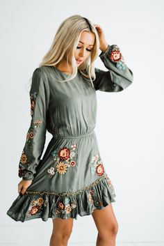 Cammy Dress in Olive Fall Maternity Dress, Looks Country, Olive Dress, Men Streetwear, Skirt Maxi, Moda Boho, Western Dresses, Embroidery Dress, Modest Dresses