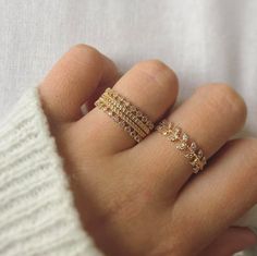 Gold Bracelet Bangle Jewelry, Indian Hand Jewelry, Mangalsutra Bracelet, Sms Language, Elegant Wedding Rings, Gold Jewels Design, Hand Rings, Choker Designs