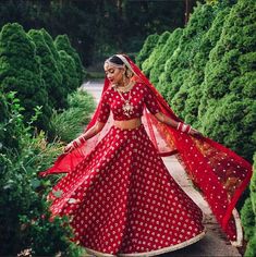 Pretty red bridal lehenga with same print blouse and lehenga skirt from Sabyasachi #Frugal2Fab Long Choli Lehenga, Latest Bridal Lehenga Designs, Sabyasachi Mukherjee, Designer Bridal Lehenga Choli, Bridal Lengha, Bridal Lehenga Designs, Lehenga Dupatta, Latest Bridal Lehenga