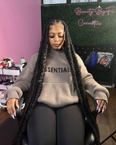 Knotless Faux Locs, Ear Muffs Outfit, Braided Ponytail Black Hair, Faux Locs Styles, Hair Braid Patterns, Locs Styles, Twa Hairstyles, Passion Twists, Feed In Braids Hairstyles