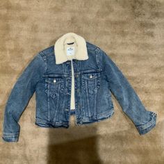 Blue Jean Demin Jacket, Fake White Fur Inside, Never Worn, From The Store Hollister, Gold Buttons, Gold Thread, Warm, Great For Winter, Size Medium Fluffy Jean Jacket, Demin Jacket, Hollister Jackets, Blue Jean Jacket, White Faux Fur, White Fur, Gold Thread, Blue Jean, Gold Buttons