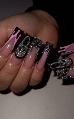 Boss Nails Designs, Dum Dum Nails, Black Birthday Nail Designs, Pink Ghost Face Nails, Bling Halloween Nails, Halloween Birthday Nails, Ghost Face Nails, Duck Nail