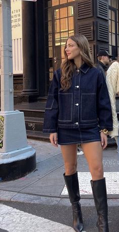 Nyc Dinner Outfit, Ny Fits, Fashion Intern, London Outfits, Casual Chique Stijl, Walking Down The Street, Chique Outfits, Perfect Closet