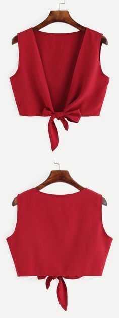 @aubreytate_ Crop top with deep V back and knot. Make this with some of the blouses Ive thrown out? Top Rojo, Áo Blu, Patiala Salwar, Blouse Design Models, Mode Inspo, Indian Designer Wear, Red Shirt, Red Top, Blouse Patterns