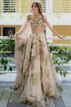 Follow this link: https://www.youtube.com/playlist?list=PLFyubomi8smcZMnRc6O1Mui6kt3PXMTCZ Aesthetic Lehenga Designs, Siders Wedding Outfits, Simple Ghagra Designs, Simple Traditional Dresses, Indian Wear Aesthetic, Aesthetic Lehenga, Traditional Indian Dresses