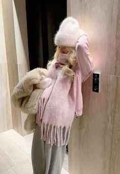 Winter Girl Outfits Aesthetic, Pink Christmas Fashion, Winter Fashion Coquette, Pink Winter Fits, Cute Winter Outfits Pink, Scarf Outfits Winter, Winter Fits 2024, Pink Autumn Outfit, Cute Pink Winter Outfits