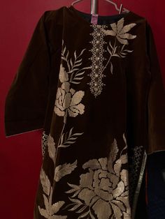 - Velvet brown Kurti - Embroidered and embellished with gold lining with flowers embellished  - Medium size  - 34 1/2 inches (88cm) long  -19 inch (48cm) width  - 23 inches (58cm) sleeves Long Sleeve Brown Kurta For Festivals, Festive Bollywood Brown Kurta, Festive Long Sleeve Brown Kurta, Designer Brown Kurta With Zari Work, Unstitched Brown Traditional Wear, Designer Wear Brown Kurta With Zari Work, Festive Brown Kurta With Dabka, Brown Straight Kurta For Festive Occasions, Brown Dupatta With Dabka Embroidery