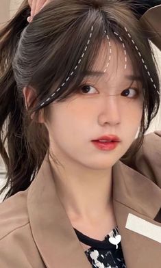 Korean bangs: wispy bangs + side bangs Hairstyle Asian, Korean Bangs Hairstyle, Korean Bangs, Pretty Hair Cuts, Cute Bangs, Hair Inspiration Long, How To Cut Bangs, Bangs With Medium Hair, Style Hairstyle