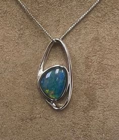 This opal is 100% GENUINE and natural mined from Lightning Ridge. Not Lab-created. Quartz Capped. Comes with an 18 inch Sterling Silver Chain. Set in Sterling Silver and expertly Rhodium plated . Will last a life time without tarnish. Perfect for those with metal allergies. You will receive exact item in the photo. Jewellery Images, Agate Necklaces, Diy Jewelry Pendants, Soldered Pendants, Metal Jewelry Making, Silver Jewlery, Simple Silver Jewelry, Unique Pendant Necklace, Metalsmithing Jewelry