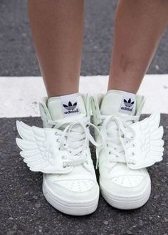 Fly away feet Adidas Snikers, Toddler Sneakers Girl, Nike Running Shoes Women, Look Adidas, Nike Shoes Girls, Shoes Sneakers Nike, Baskets Nike, Wing Shoes, Toddler Sneakers