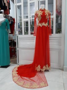 You can customize the ao dai. Please send me your exact measurements. Please make sure your measurements are accurate. I will contact you prior to making the ao dai to confirm that the measurements are correct. You will receive your dress within 10-14 days. The dress comes with the pants. Floor-length Ao Dai For Ceremonies, Ao Dai Men, Wedding Long Dress, Vietnamese Wedding Dress, Vietnamese Fashion, Vietnamese Wedding, Wedding Dress Types, Teen Style, Ding Dong