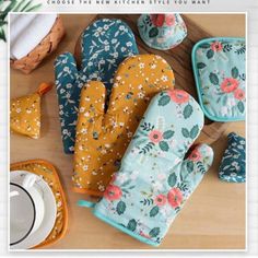 the oven mitts are next to other kitchen accessories on a wooden table with text overlay that says, choose the new kitchen style you want