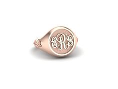 Monogram ring rose gold 14K, yellow gold, white gold available, personalized ring, signet ring Monogram Ring, Personalized Ring, Silver Signet Ring, Gold Signet Ring, Ring Rose Gold, Wedding Band Sets, Personalized Rings, Rose Design, Signet Ring