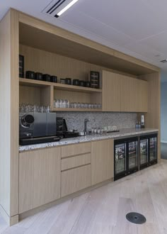 A kitchen tea point made from wood, with a stone counter top. Office Kitchen Ideas, Millwork Design, Kitchenette Design, Office Coffee Bar, Pantry Interior