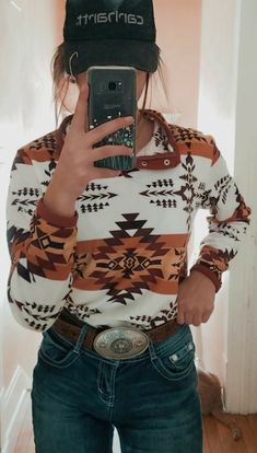 Mode Country, Western Girl Outfits, Casual Country Outfits, Aztec Sweater, Western Wear Outfits