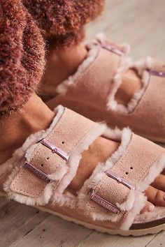 In an irresistibly luxe design, this cozy Birkenstocks are handcrafted with a shearling-lined footbed and suede straps. Traditional two-strap design with adjustable buckle closures and textured EVA soles. Birkenstock Milano, Birkenstock Sandals, Birkenstock Arizona, Birkenstock, Boho Outfits, Sandals