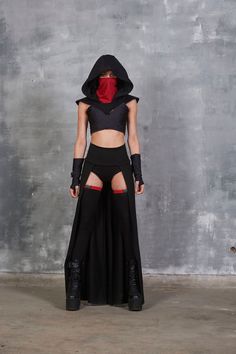 Ninja Men Costume, Hooded Outfits Women, Woman Ninja Outfit, Assasin Costume For Women, Assassin Costume Female Modern, Ninja Rave Outfit, Ninja Inspired Outfit, Masked Costume Ideas, Ninja Cosplay Female