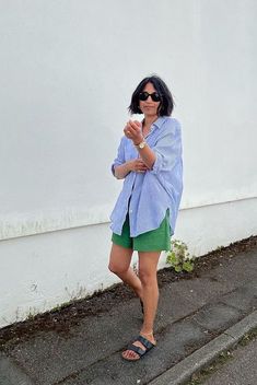 Chic Outfits Summer, Scandi Summer, Cold Places, Fashion Hacks, Looks Street Style, Dressing Up, Mode Inspo, 가을 패션, Green Shorts