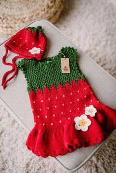 Funny and super cute strawberry dress for your little one! Hand knit dress with matching chullo hat made by WoolenWool! What about wearing adorable matching outfit with your all family including your pets? WoolenWool makes hand knitwear for little princess and her dog - check it out: https://www.etsy.com/listing/757180777/knit-strawberry-yorkshire-terrier?ref=shop_home_active_13&frs=1 100% half wool Sizing: 6-9 months old 9-12 months old If you are not sure about sizing or you would like to Knit Strawberry, Hand Knitted Dress, Alpaca Wool Sweater, Strawberry Baby, Baby Costume, Strawberry Dress, Matching Outfit, Dress Hat, Cute Strawberry