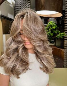 Blondish Hair Color Ideas, Girly Hair Color, Blonde Highlights On Brown Skin, Hazel Blonde Hair, Hair Color For Yellow Undertones, Honey Beige Blonde Hair, Blonde Hair On Mexican Women, Blonde Hair Goals, Rambut Brunette