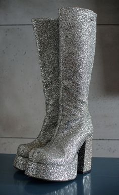 BUFFALO T-24400 CULT super rare silver glitter platform boots 90's Club Kid Grunge 90s 24400 t 37 EUR, 6,5 US WOMEN, 4 UK WOMEN condition: very good vintage made in Spain Silver High Heel Platform Boots, Silver High Heel Platform Boots For Party, Winter Silver Sequined Boots, Winter Silver Glitter Boots, Silver High-top Platform Boots, Silver High-top Boots For Winter, Silver Glitter Boots With Round Toe, Silver Platform Boots For Winter, Winter Silver Platform Boots