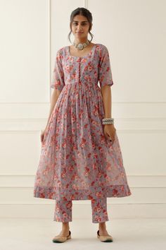 Floral Print Kurti, Floral Print Anarkali, Simple Kurti, Desi Dress, Simple Kurti Designs, Long Kurti Designs, Kurta Neck Design, Indian Dresses Traditional, Dress Design Patterns