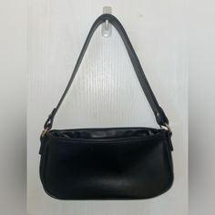 Black Forever 21 Purse Perfect Condition. Was Never Worn Much Forever 21 Bags, Black Purses, Forever 21, Bag Lady, Shoulder Bag, Women Shopping, Black, Color