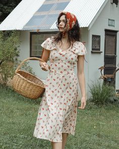 Vintage Summer Style, 1940s Evening Dresses, Women Dress Collection, Gored Skirt, Vintage Midi Dresses, Bias Cut Skirt, Adored Vintage, Seaside Cottage, Wardrobe Inspiration