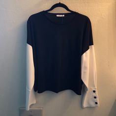 Bnwt Zara Colorblock Sweatshirt In Bulk/Wht, Size Large. Had Buttons On The Cuff. White Long Sleeve Top With Contrast Color, Contrast Color Block Long Sleeve Tops, White Color Block Long Sleeve Blouse, White Color Block Blouse For Work, White Long Sleeve Color Block Blouse, Black Long Sleeve Tops With Contrast Sleeves, Black Long Sleeve Top With Contrast Sleeves, White Color Block Long Sleeve Tops, White Long Sleeve Color Block Top