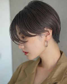 ブルージュ / ハンサムショート｜表参道の美容室 ローブ アオヤマ（LOAVE AOYAMA）佐脇 正徳のヘアスタイル･髪型･ヘアカタログ｜LALA[ララ] Long Crochet Hair, Long Crochet Braids, Short Crochet Braids, Androgynous Hair, Choppy Bob Hairstyles, Loose Curls, Dream Hair, Crochet Hair Styles