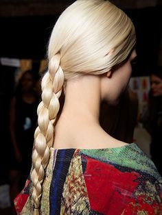 When I first saw this amazing four-strand braid float down the runway at Donna Karan, I was entranced. How did they do that? Turns out, it’s a little bit complicated. We enlisted hairstylist Matt Fugate of the New York City... Four Strand Braids, Hair Colorful, Chain Braid, Runway Hair, Strand Braid, Fishtail Braid, Braid Tutorial, Hot Hair Styles, Jairzinho