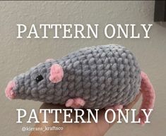 a crocheted gray and pink mouse with the words pattern only written on it