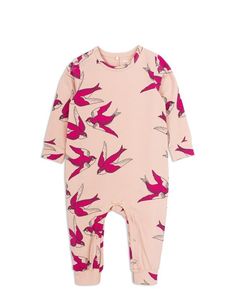 Mini Rodini Swallows Jumpsuit in Pink. Bohemian Nursery, Jumpsuit Pink, Cool Baby Clothes, Pink Jumpsuit, Baby G, Frill Dress, Swallows, Innovative Fashion, Mini Rodini