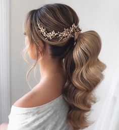 Bride Ponytail With Headpiece, Wedding Hairstyles Ponytail Braid, High Ponytail Wedding Hair With Veil, Ponytail Bride Hair, Ponytail Bridal Hairstyles, Bride Hairstyles Ponytail, Ponytail Bridal Hair, Vintage Hairstyles For Long Hair