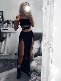 Club Outfits For Women, Gown Red, Fest Outfits, Red Gown, Red Prom, Outfit Black, Fancy Outfits, Edgy Outfits, Dress Outfit