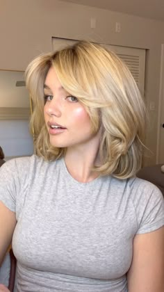 Shay on Instagram: "Some tips and tricks when going to use your Dyson!! Happy styling ❤️ • • • #stylingtips #hairstyles #dysonairwrap #dysontips…" Rambut Brunette, Short Hair Cut, Blonde Bob Haircut, Hair Stylies, Short Blonde Hair, Cut My Hair