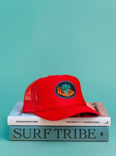 The perfect trucker. 100% Polyester Front; 100% Nylon Mesh Hawaii, Mesh