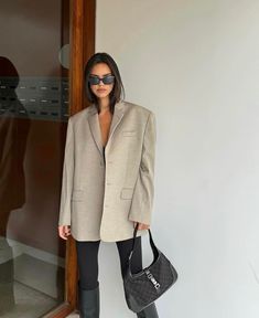 Oversized tailored silhouette beige blazer giving the effortless look Frankie Shop Blazer, Ivona Zupet, Oversized Tailoring, November Fashion, Casual Weekend Outfit, The Frankie Shop, Trendy Streetwear, Frankie Shop, Grown Women