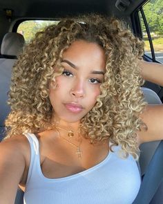 Curly Hair Color Ideas, Blonde Highlights Curly Hair, Curly Hair Color, Blonde Natural Hair, Dyed Curly Hair, Highlights Curly Hair, Mixed Curly Hair, Blonde Curly Hair, Curl Hair