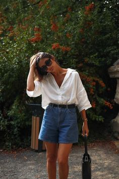 Denim Shorts Outfit Ideas, Denim Shorts Outfit Summer, Linen Shirt Outfit, Shorts Outfit Ideas, Tops Stylish, Brunch Outfits, Denim Shorts Outfit, Mum Fashion, Shorts Outfits Women