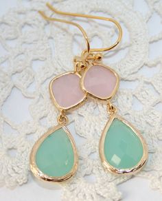 Pink Mint Blue Teardrop and Gold dangle Earrings by AngelPearls, $29.00 Elegant Pastel Jewelry Gift, Pastel Drop Earrings Jewelry As Gift, Pastel Dangle Jewelry For Gifts, Wrapper Iphone, Delicate Bridal Earrings, Earrings Tiffany, Earrings Cool, Iphone Diy, Mint Earrings